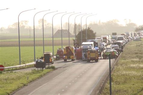 ongeval gistel vandaag|Eén dode en twee kinderen in levensgevaar bij。